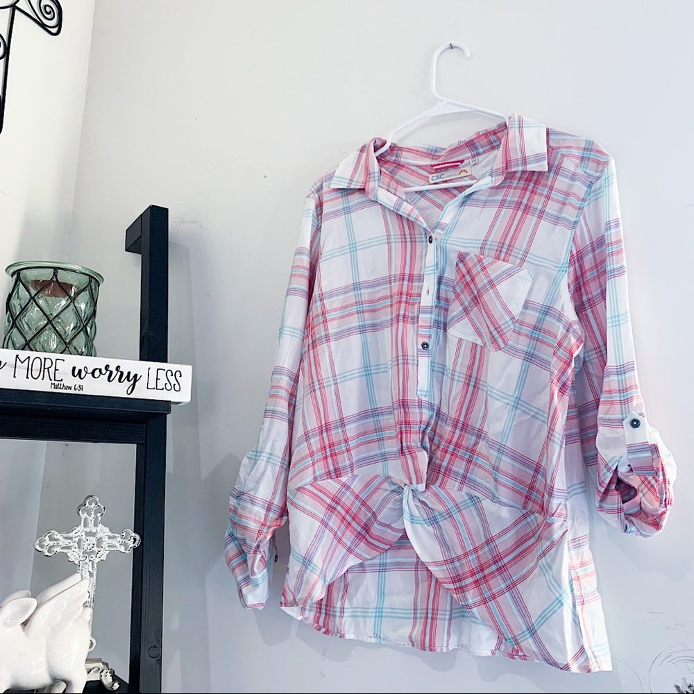 🖤 C.C California Plaid Button Top / Medium